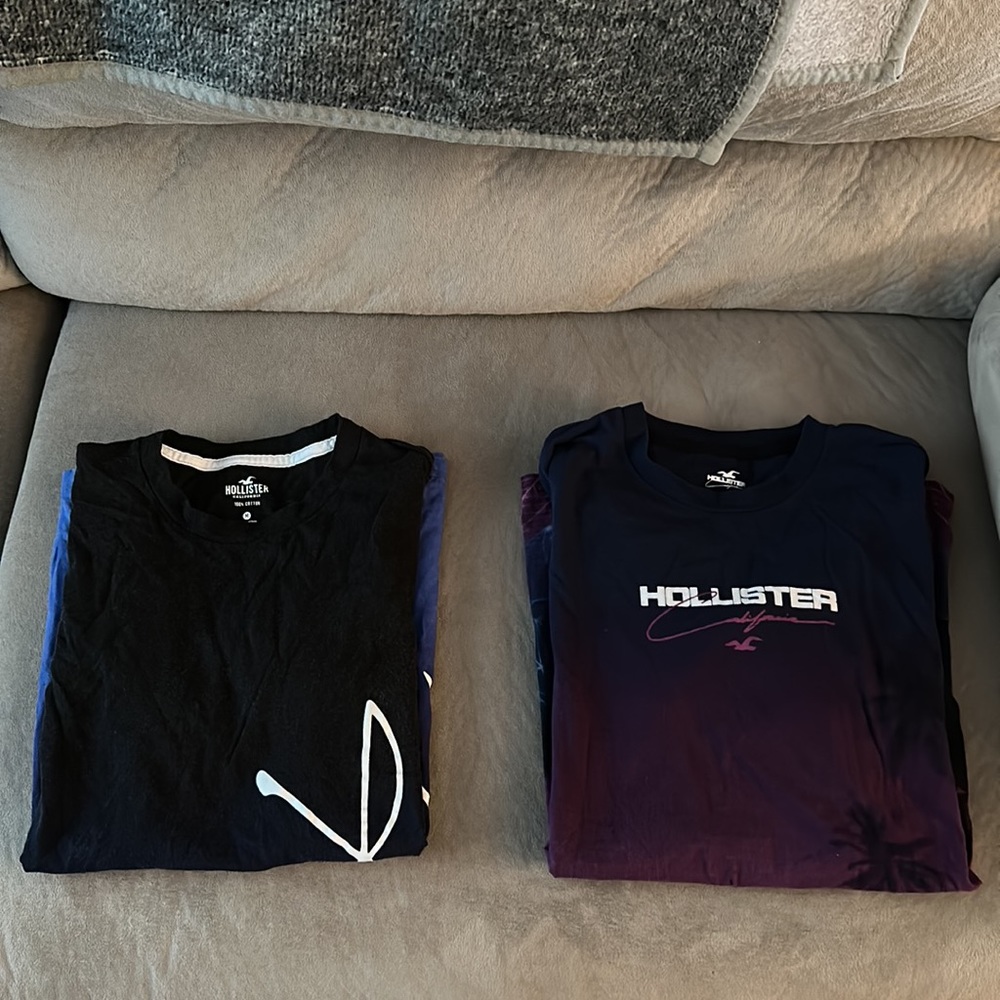2 Hollister short sleeve shirts